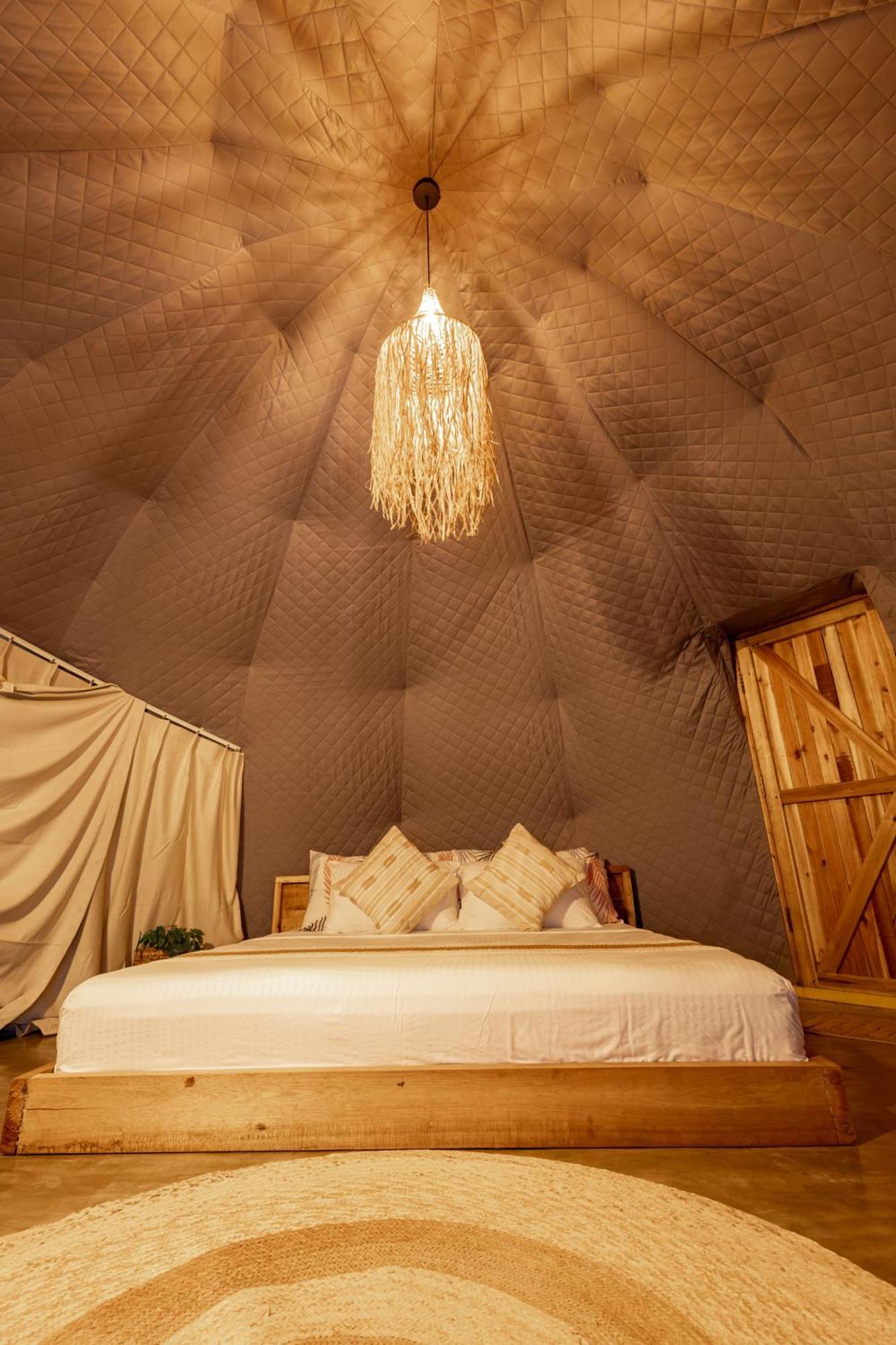 فندق Domes And Dreams Lio Glamping إل نيدو المظهر الخارجي الصورة