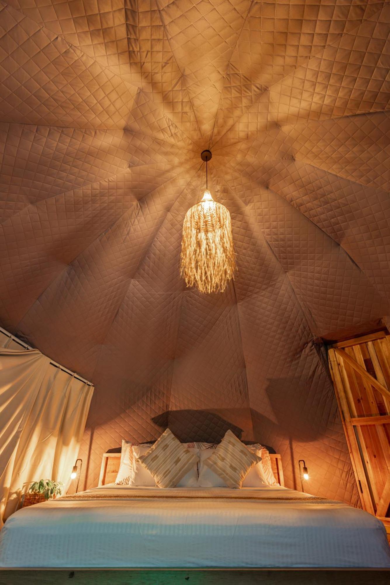 فندق Domes And Dreams Lio Glamping إل نيدو المظهر الخارجي الصورة