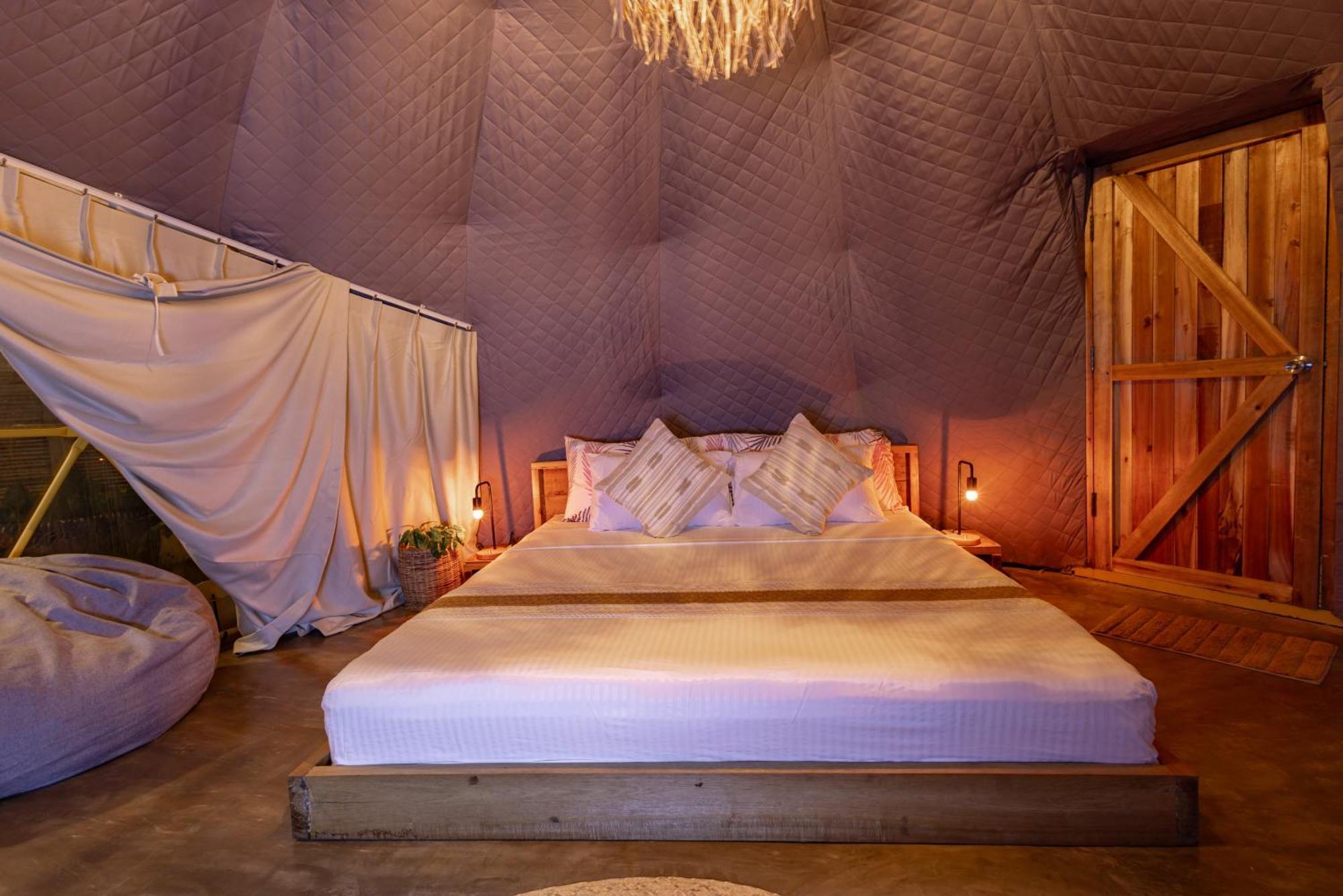 فندق Domes And Dreams Lio Glamping إل نيدو المظهر الخارجي الصورة