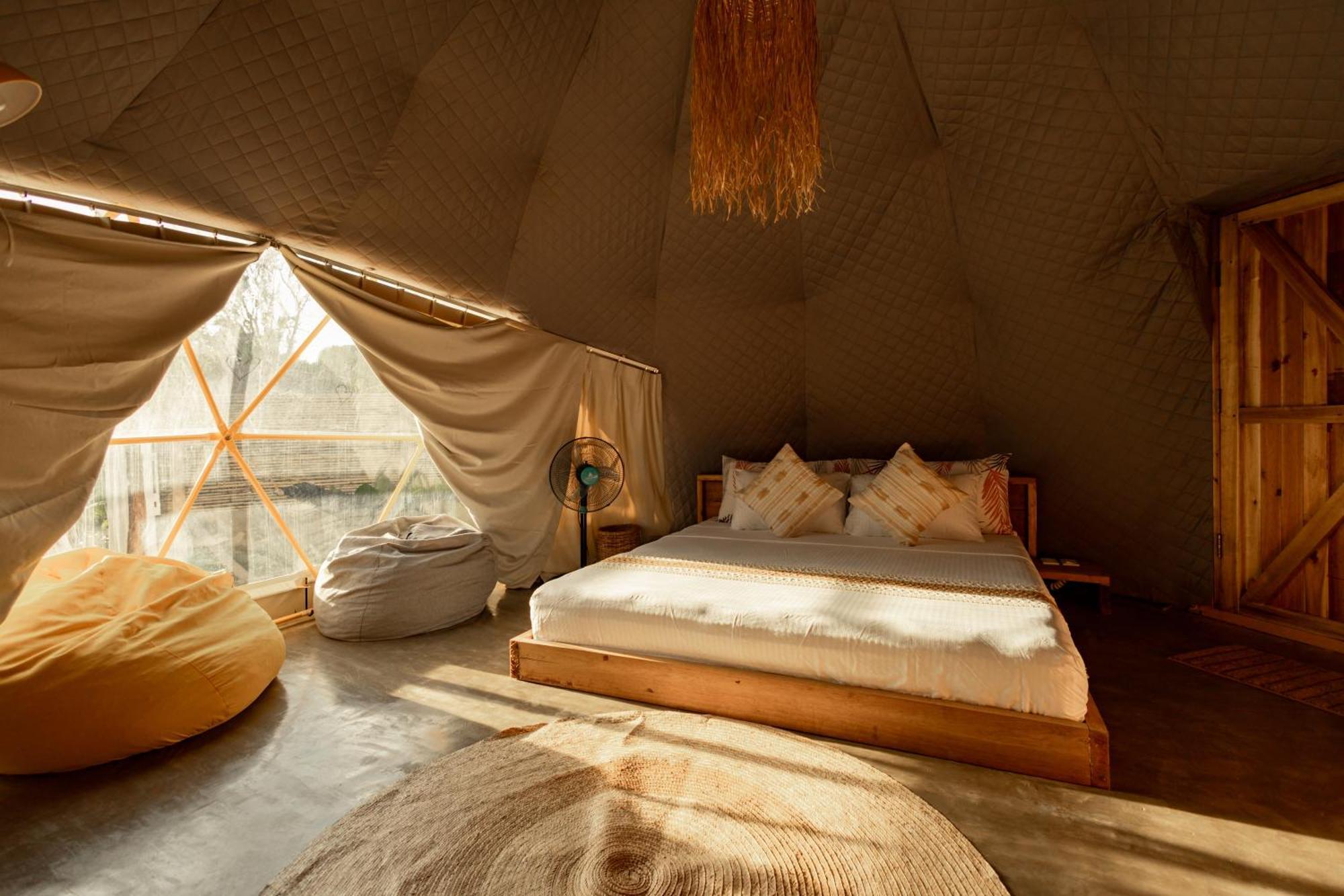 فندق Domes And Dreams Lio Glamping إل نيدو المظهر الخارجي الصورة
