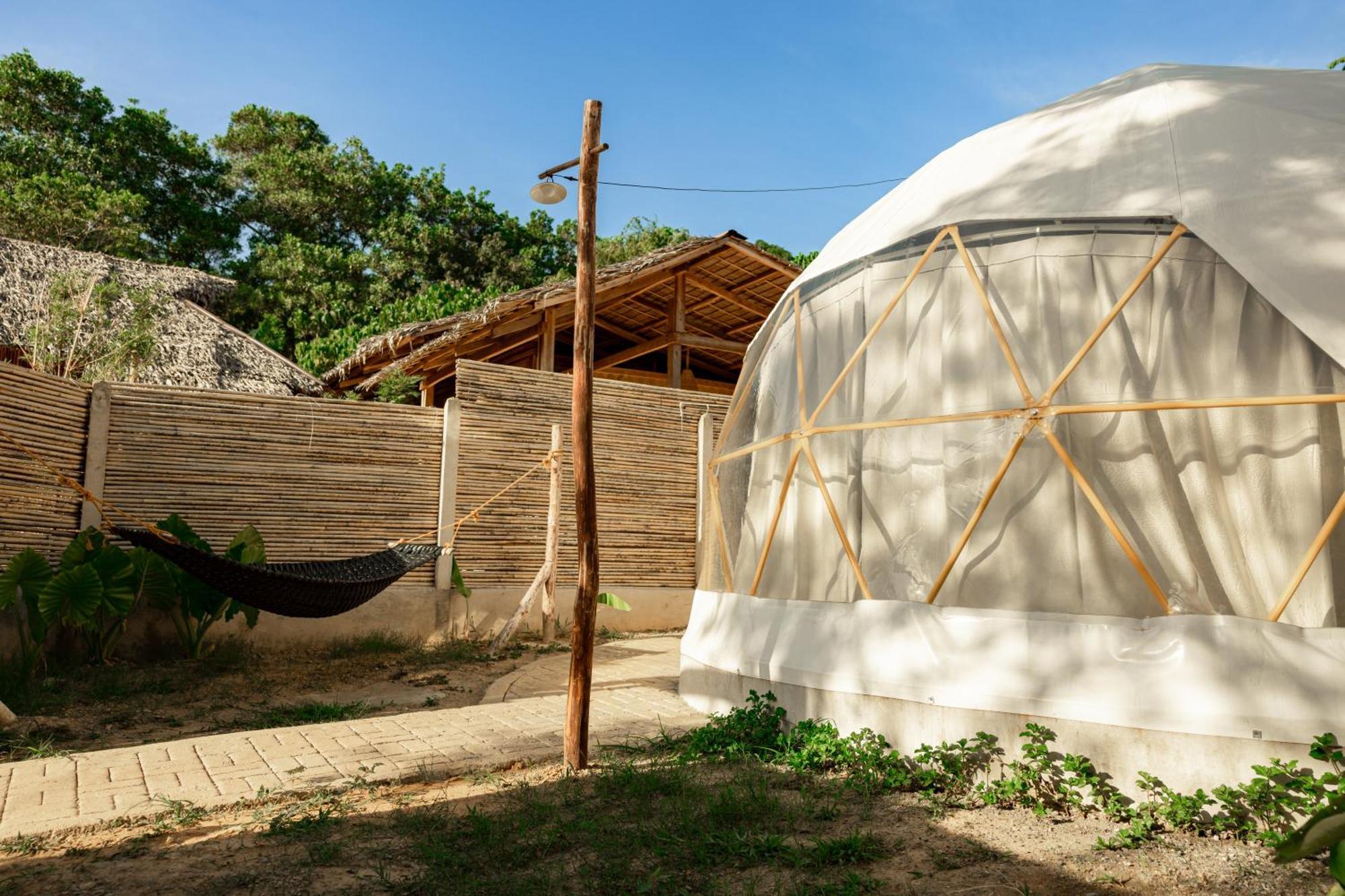 فندق Domes And Dreams Lio Glamping إل نيدو المظهر الخارجي الصورة