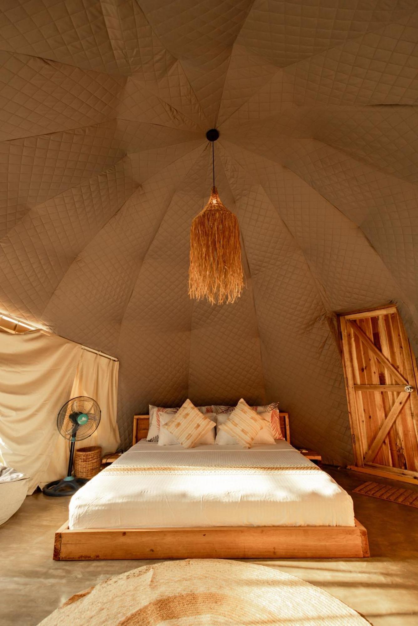 فندق Domes And Dreams Lio Glamping إل نيدو المظهر الخارجي الصورة